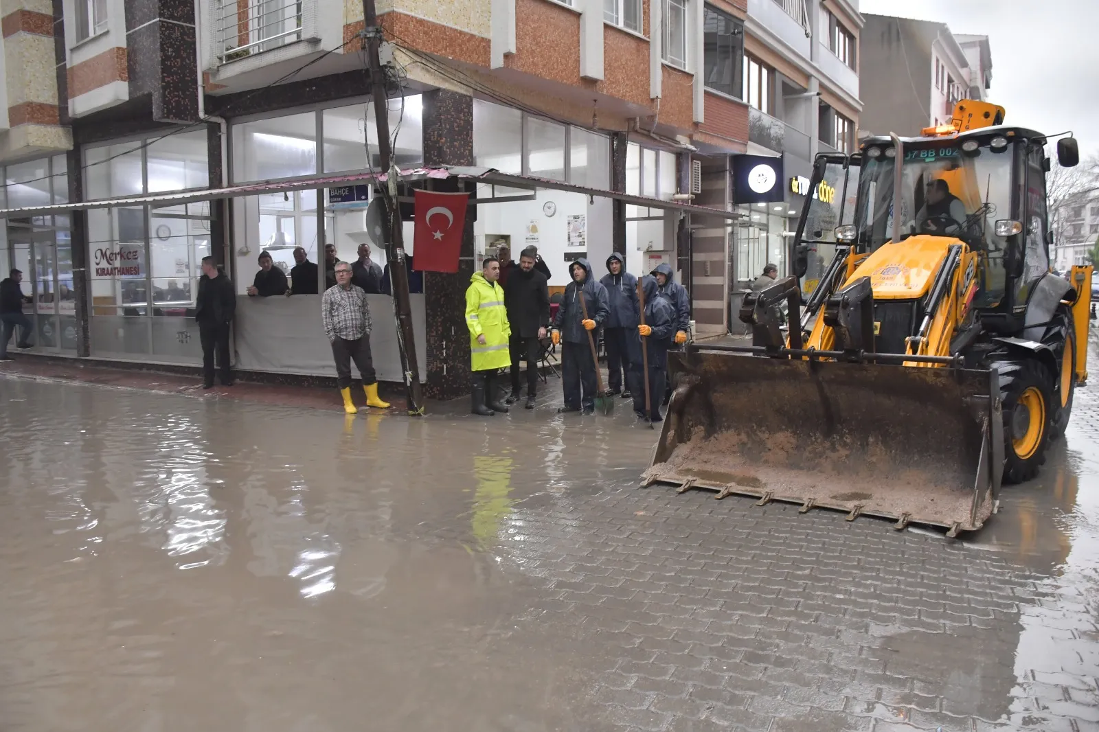 Biga Belediyesi Ekipleri Canla Başla Müdahale Etti
